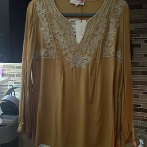 Boho blouse in warm mustard color. Never worn tags still on.